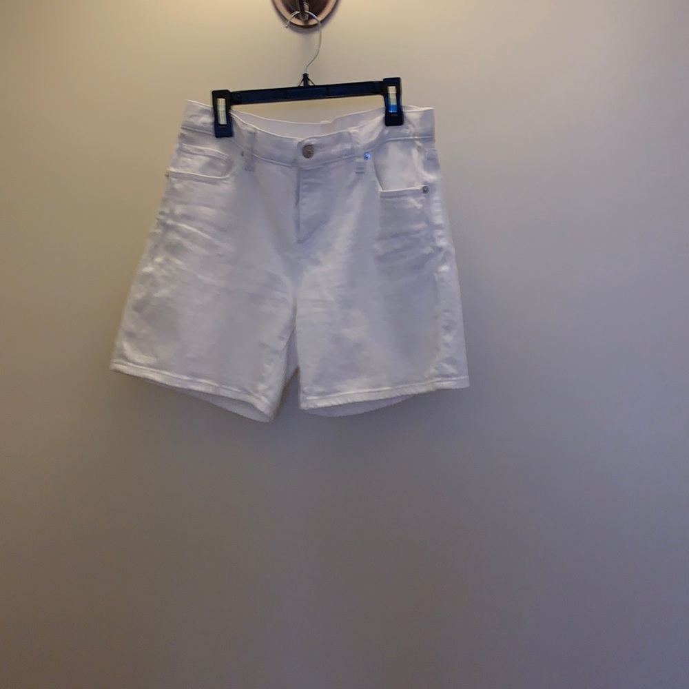 UNIQLO Women White Shorts size 24
